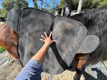 Load image into Gallery viewer, Used Hilason Barrel Racing Saddle Pad